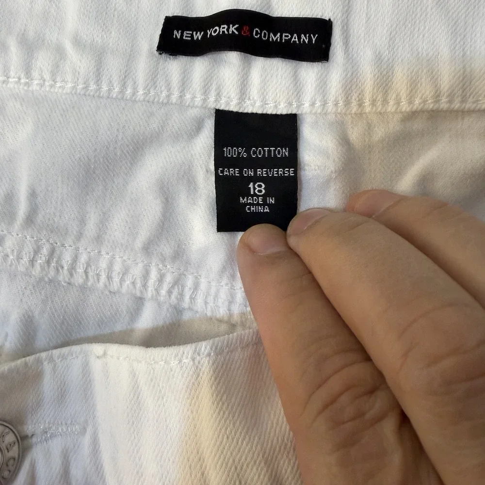 new york and company Women's White Denim Shorts Size 18 Flat Front Casual‎